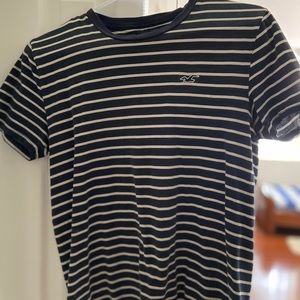 HOLLISTER T-SHIRT
